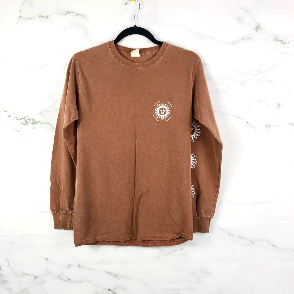 4 for $25 URBAN OUTFITTERS Celestial Sun Moon Long Sleeve Tee